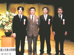 左より、稲元さん、竹沢さん、金本さん、金城さん