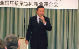 開会挨拶をする草間副会長