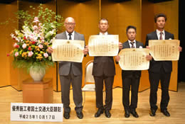 建設マスター受賞者（左から佐々木さん、畑さん、春日さん、金澤さん）