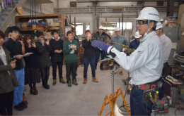 北大建築学部の学生に圧接を説明する清水理事