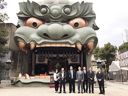 難波八阪神社に初詣